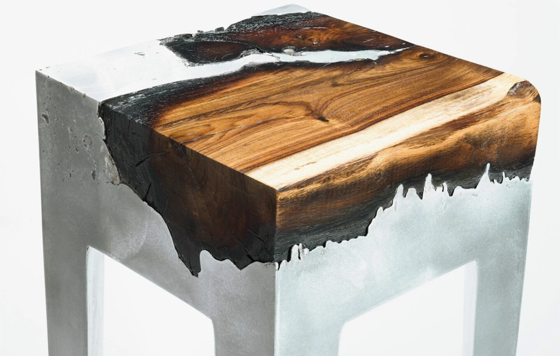 Hilla Shamia mixe aluminium et bois pour un résultat très Sleek ! 