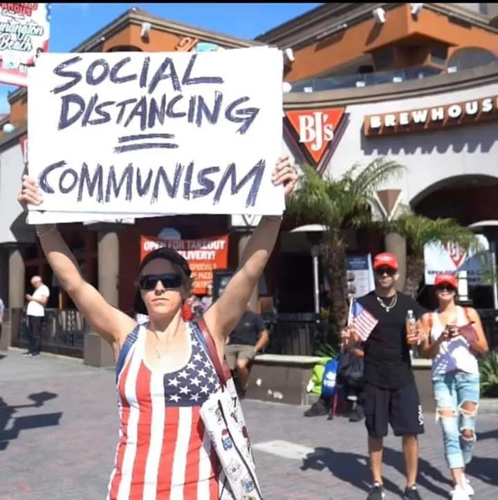 Distance sociale = communisme