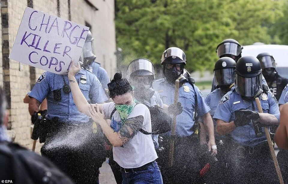 Les Milices d’extrême-droite, la police et la garde nationale tuent des manifestants tandis que Trump Menace d’envoyer l’Armée