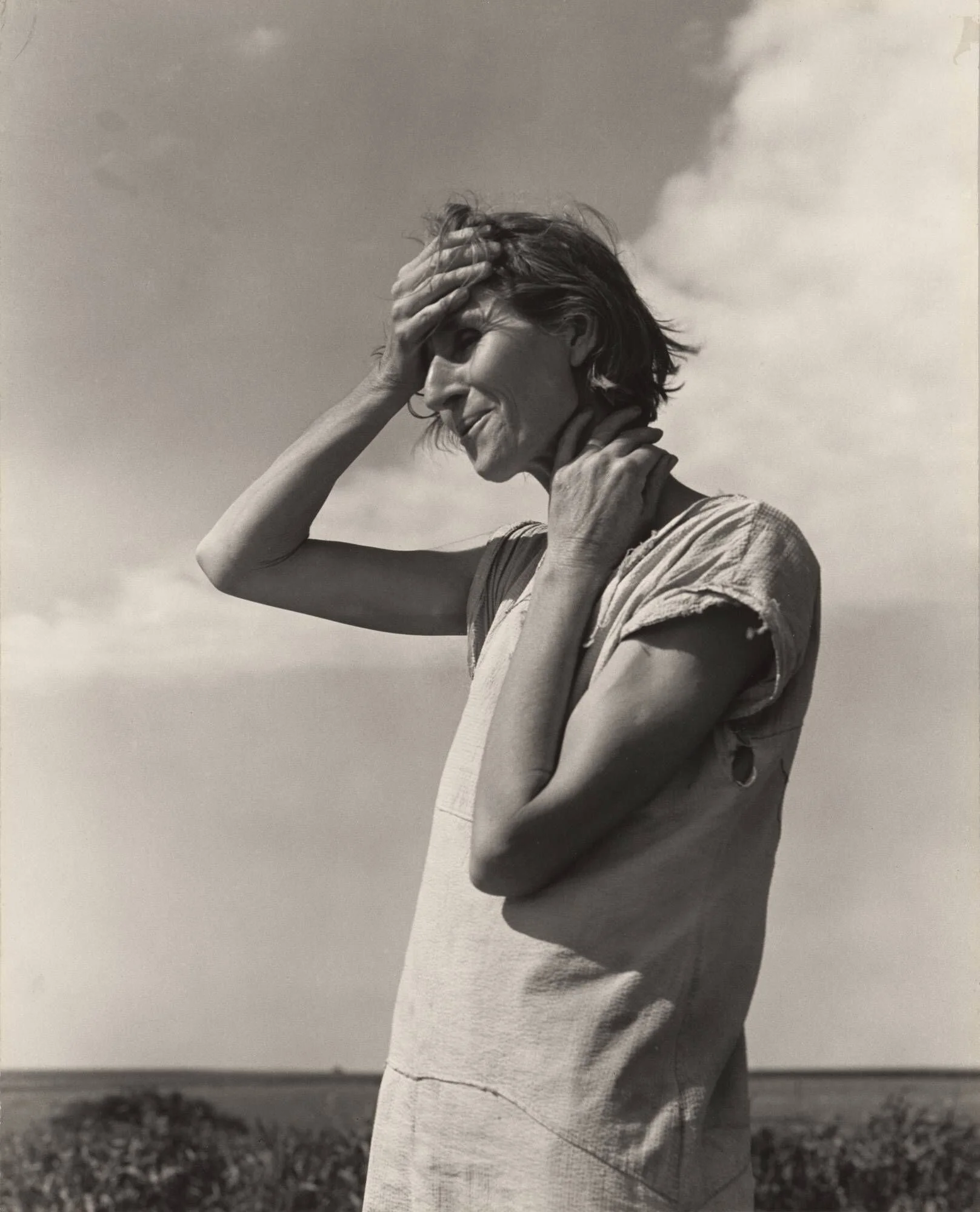 Femme des hautes plaines, Texas Panhandle. 1938. Épreuve argentique à la gélatine, 29 3/4 x 24″ (75,6 x 61 cm). Dorothea Lange.  Achat du Musée d'art moderne, New York.