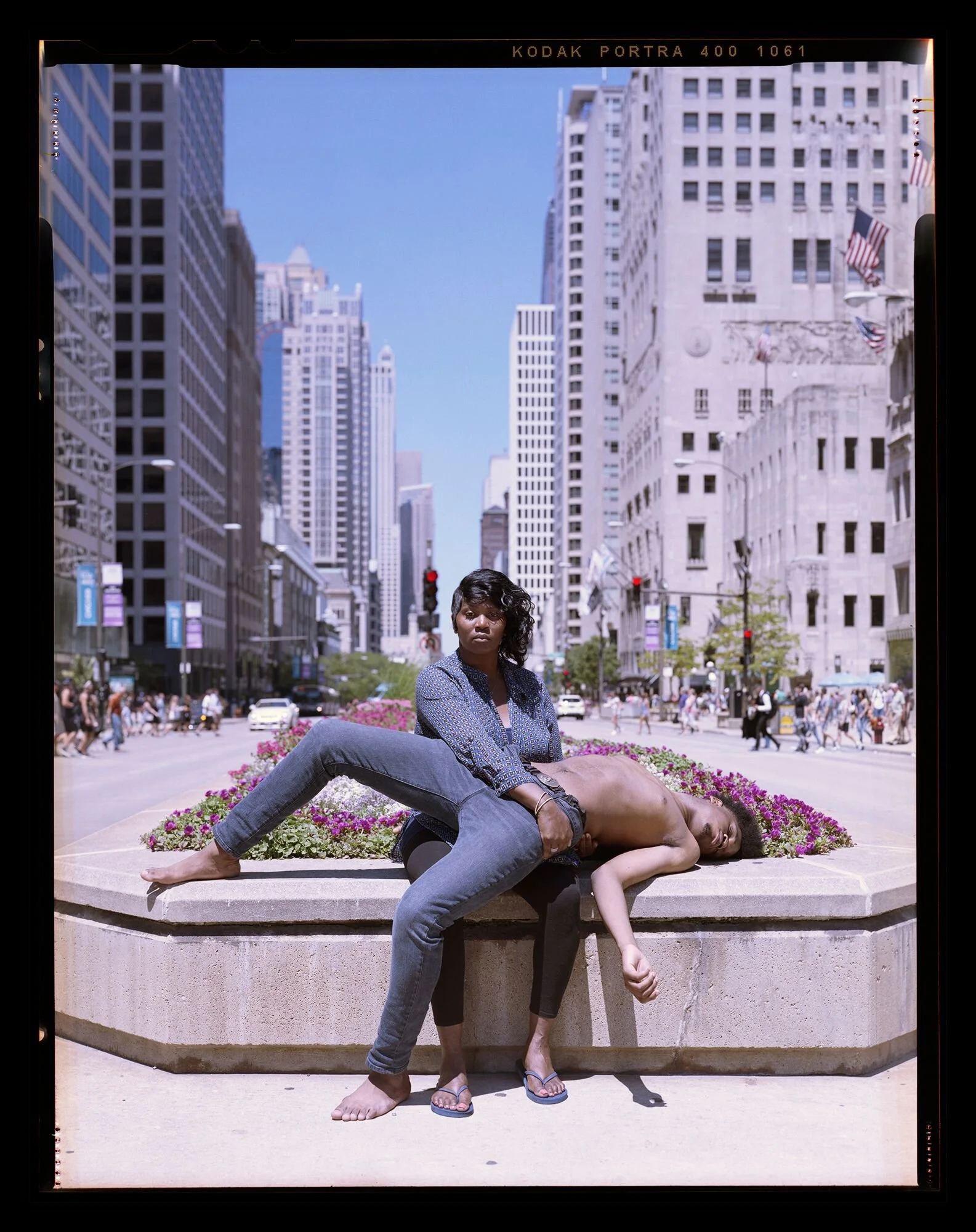 Sans titre #35, North Minneapolis, MN. Stranger Fruit, a été créé en réponse aux meurtres d'hommes afro-américains, dus à la violence policière.  Les mères sur ces photos n'ont pas perdu leurs fils, mais comprennent que leur fils pourrait être le prochain.  Aucune mère ne devrait avoir à endurer cette douleur, ce traumatisme.  Quand allons-nous, en tant que nation, reconnaître qu'il y a un problème de brutalité policière dans la communauté afro-américaine et comment pouvons-nous commencer à le résoudre ? Jon Henry