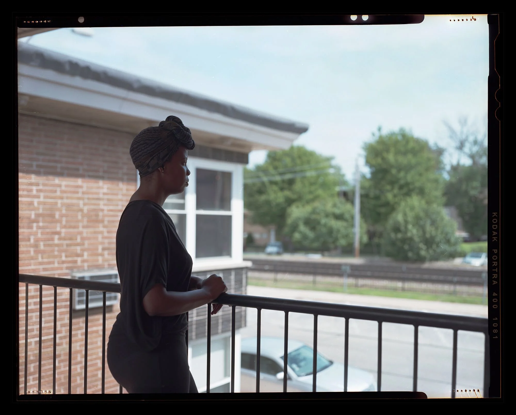 Sans titre #22, Berwyn, IL.  Stranger Fruit, a été créé en réponse aux meurtres d'hommes afro-américains, dus à la violence policière.  Les mères sur ces photos n'ont pas perdu leurs fils, mais comprennent que leur fils pourrait être le prochain.  Aucune mère ne devrait avoir à endurer cette douleur, ce traumatisme.  Quand allons-nous, en tant que nation, reconnaître qu'il y a un problème de brutalité policière dans la communauté afro-américaine et comment pouvons-nous commencer à le résoudre ? Jon Henry