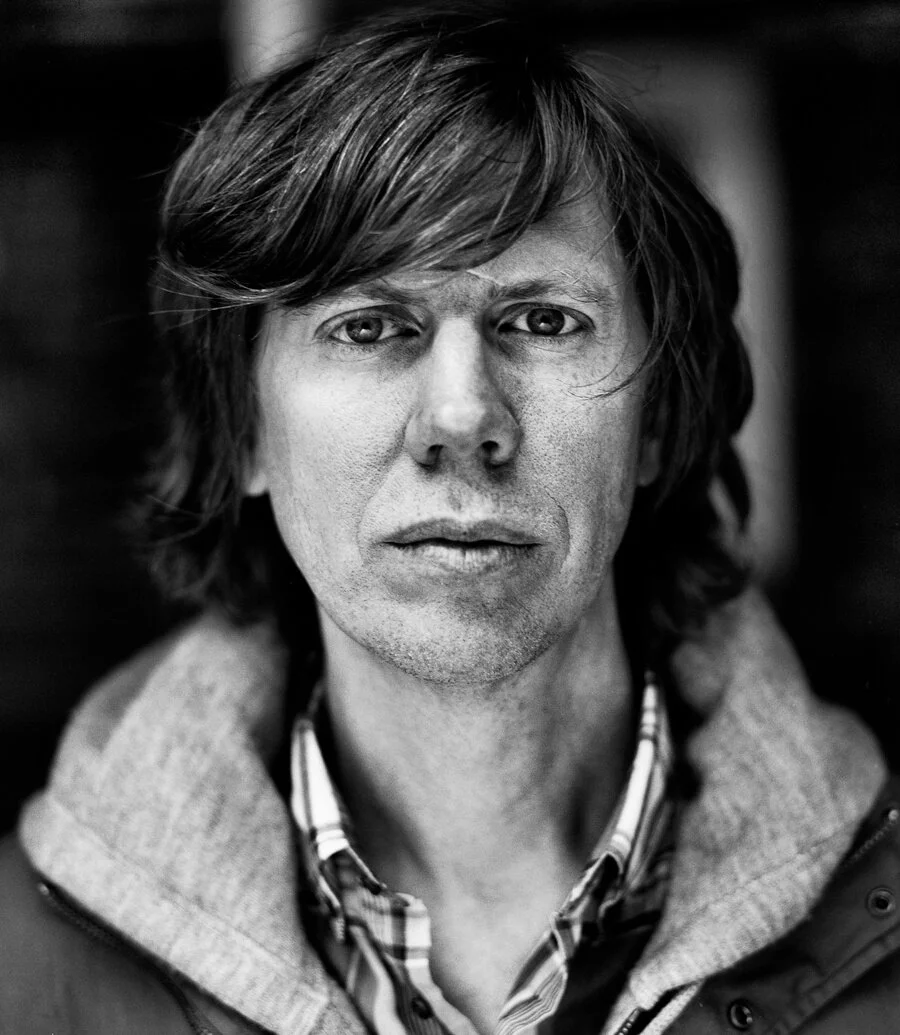 Thurston Moore marche encore auprès du/avec le feu 