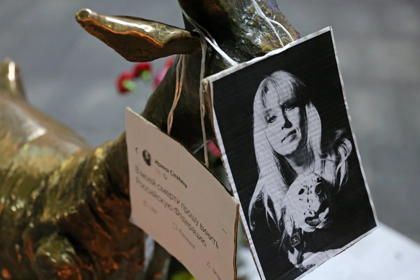 Avant de s’immoler, Irina Slavina a publié un dernier post sur sa page FB : « Je demande qu’on accuse de ma mort la Fédération de Russie. »