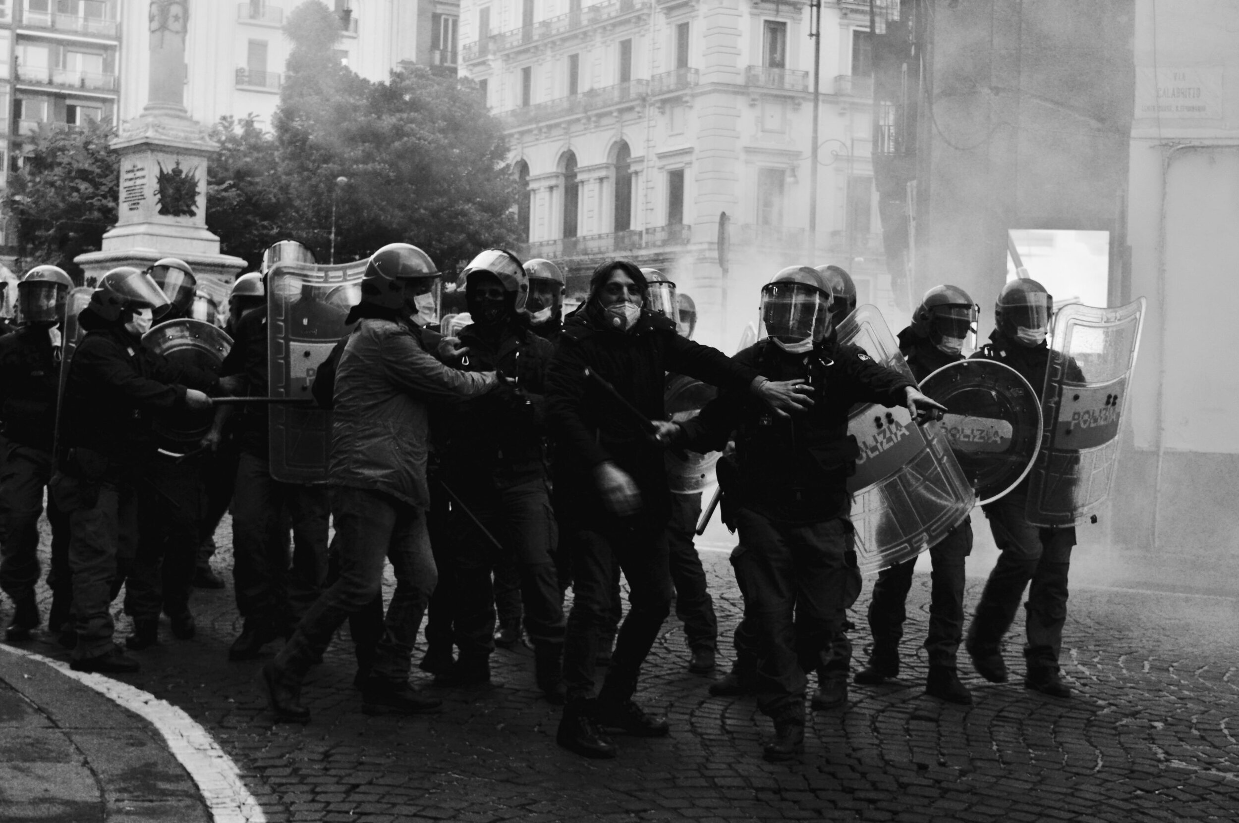 Naples: une révolte pour ne pas mourir