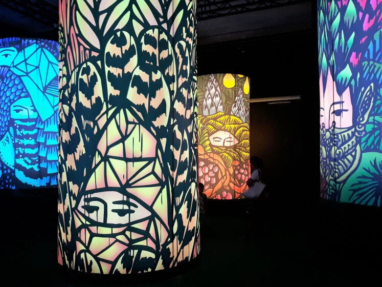 Eko Nugroho /  Kenangan Kunang-Kunang (Memories of Fireflies) Eko's Memories invites visitors to enter and explore a landscape of lighted images on the politics of Indonesian democracy, while revealing messages on the lanterns, like ?Kebersamaan Indah Meskipun Menyakitkan? (togetherness is beautiful although it hurt Lantern installation at the Singapore National Gallery Museum