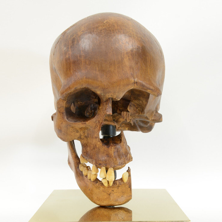 Toshimasa Kikuchi,&nbsp;Figurative Form, 2014 Bois, laque, pigments&nbsp;—&nbsp;31&nbsp;×&nbsp;20&nbsp;×&nbsp;20 cm&nbsp;—&nbsp;Pièce unique Courtesy of the artist &amp; Galerie Da-End, Paris