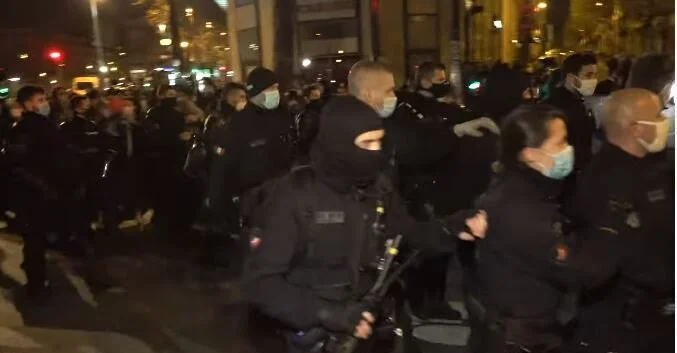 Les réfugiés sans refuge à Paris. De l’opération de mise à l’abri “humanitaire” à la chasse à l’homme