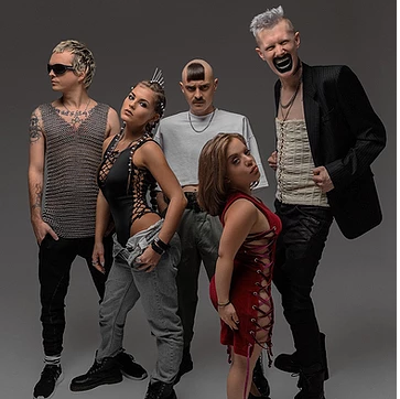 Alexandra Mariniona joue de l'électro-pop sur la corruption moscovite 