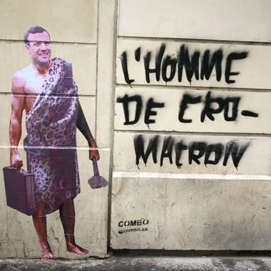 combo-arturbain-streetart-message-politique-radar-paris-DFpI8ftXUAAZzYw.jpg