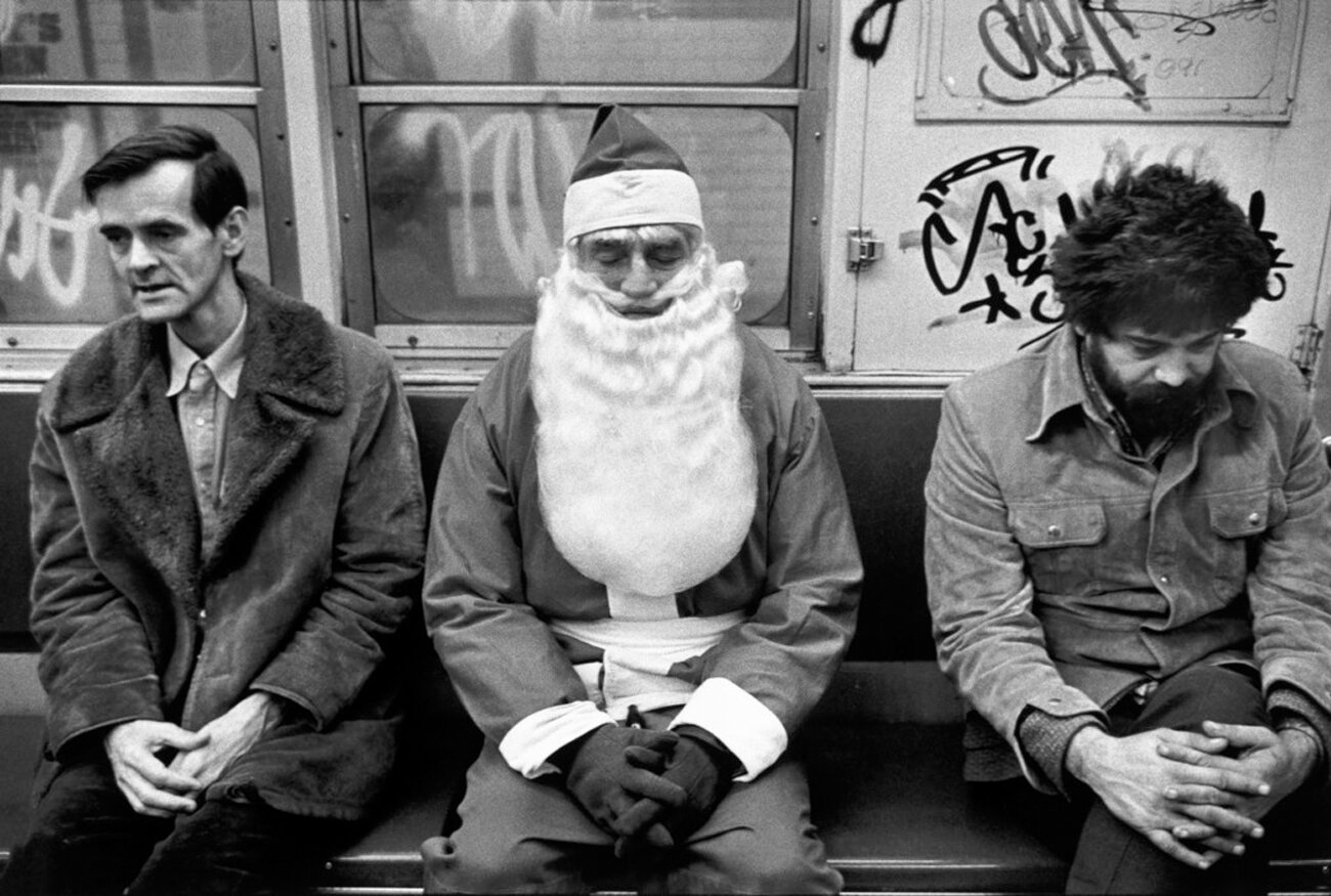 Richard Kalvar USA. New York. Santa Claus and others in the subway. 1976.