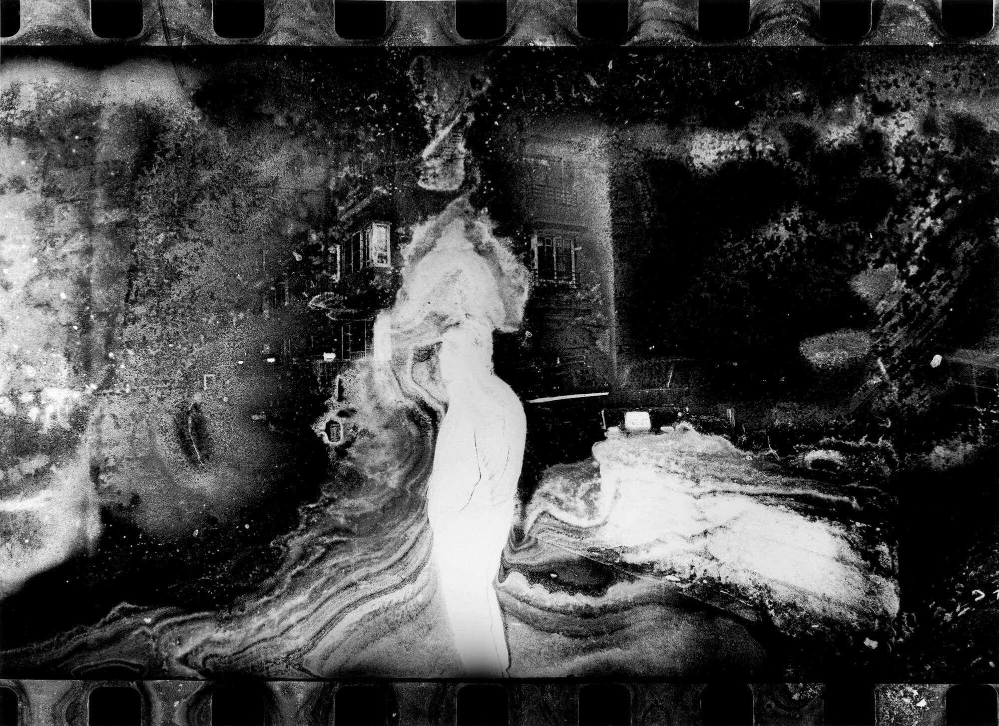 Daido Moriyama Untitled, de la série « Farewell Photography », 1972 Sérigraphie sur toile  © Daido Moriyama Photo Foundation. Courtesy of Akio Nagasawa Gallery