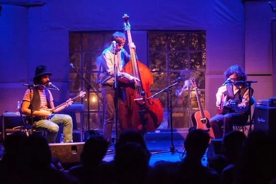 Le rebetiko en verve du trio Tekke