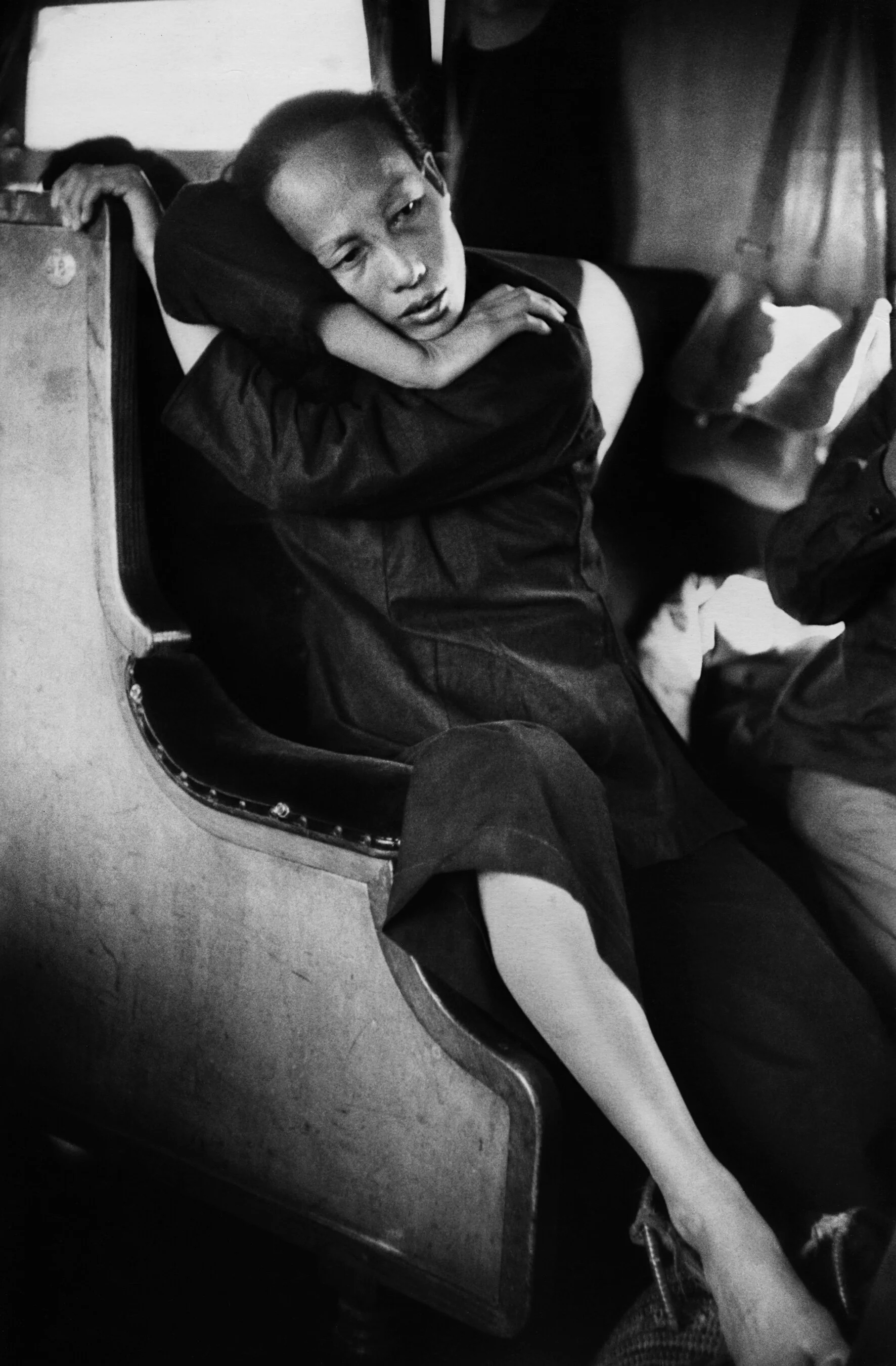 Marc Riboud - Paysanne dans le train, Chine, 1957