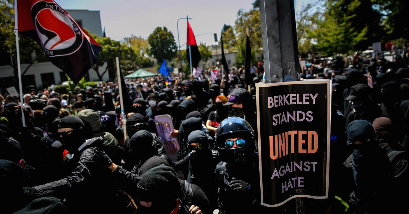 Comprendre le danger de l'internationale d’extrême droite