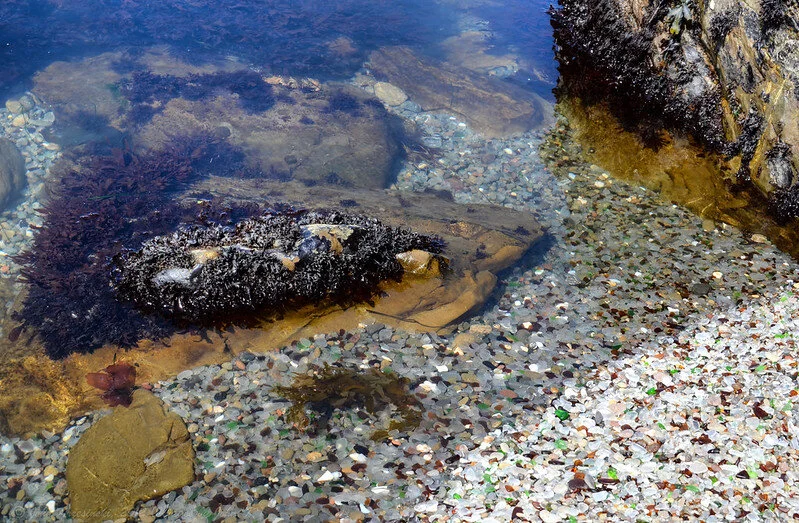 A Fort Bragg, on marche sur le verre sans se couper sur la Glass Beach