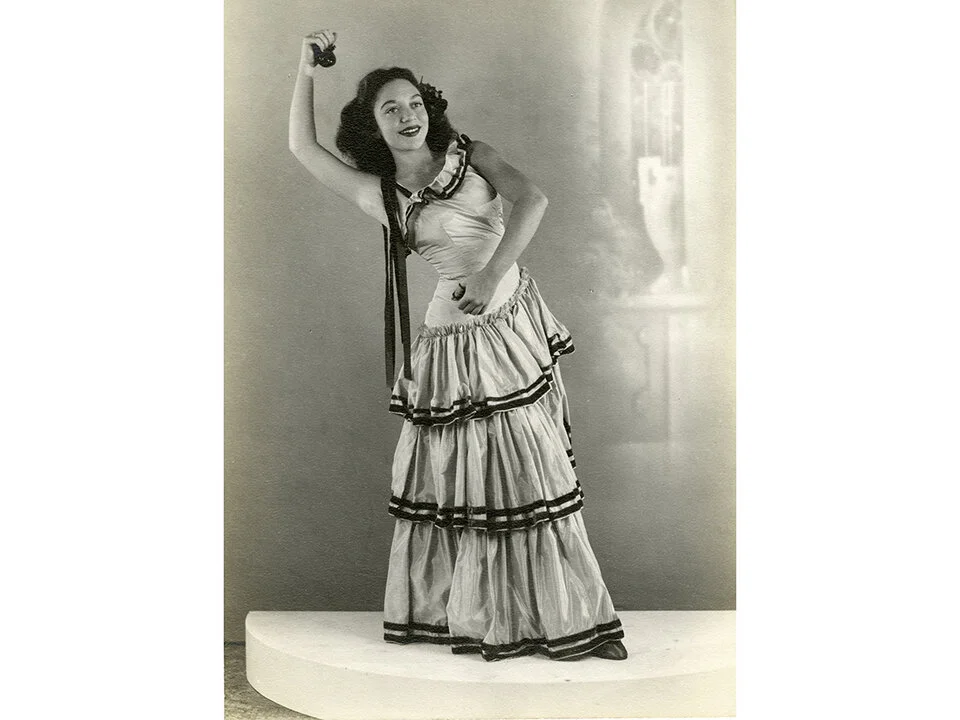 iBetty Schwartzberg Jacobs Dancing as Carmen, US Home Front, 1942-45. Don de Betty Schwartzberg, de la collection du Musée national de la Seconde Guerre mondiale, 2009.346.004.
