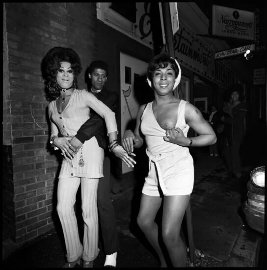 Rhonda Jewels and Chili Con Carne in front of the Homestead, 1971 © Jeffrey Silverthorne