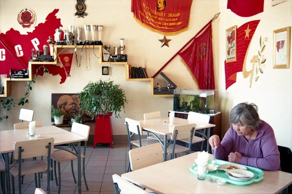 La "Cantine de l'URSS" est un café légendaire situé au deuxième étage de la gare routière de Bendery. En raison de la bonne nourriture et des prix bas, les locaux viennent ici pour manger un morceau, et les touristes pour regarder de vieux artefacts…