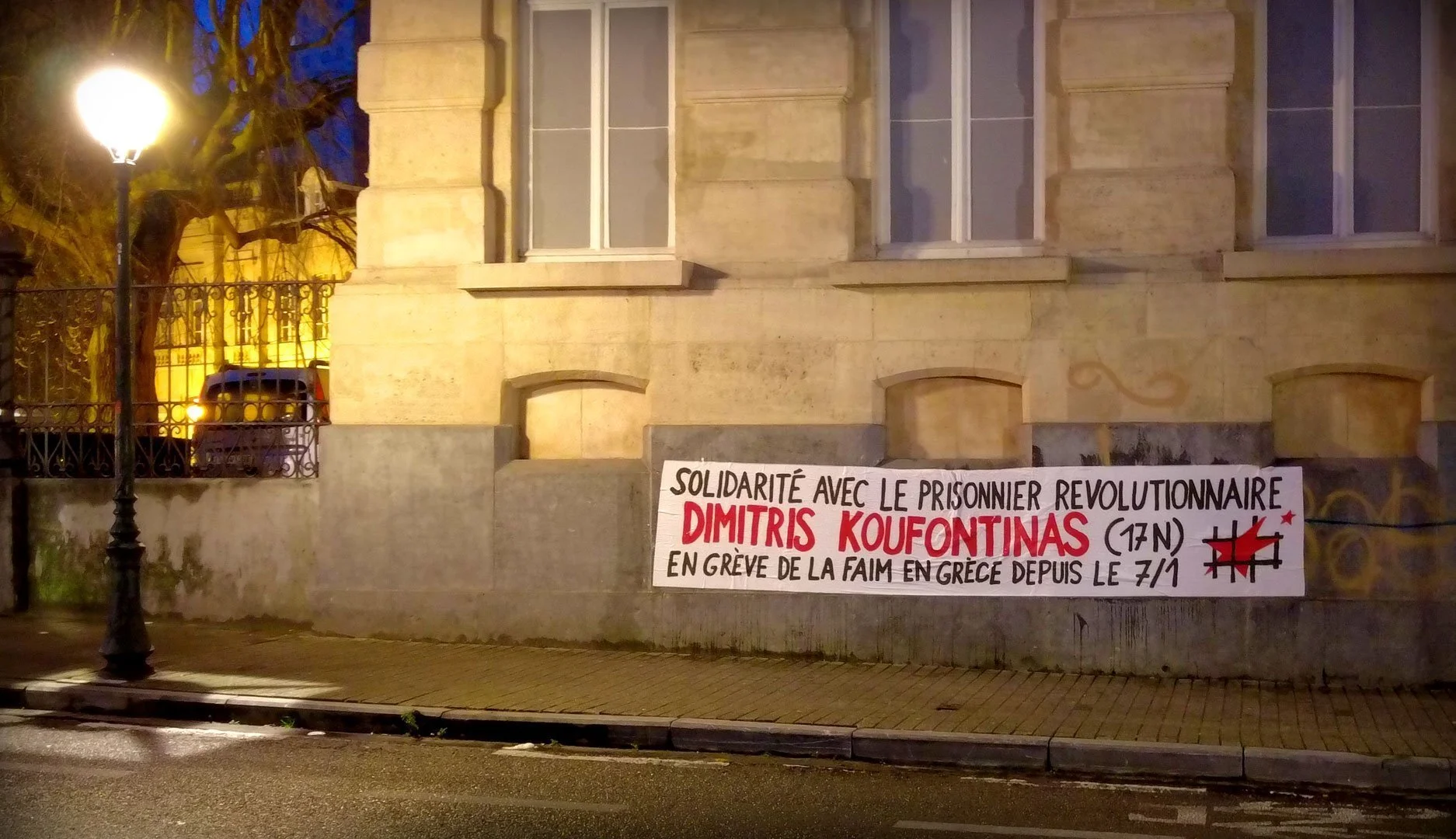 Grèce : Dimitris Koufontinas est encore vivant, mais son état de santé s'est encore dégradé cette nuit