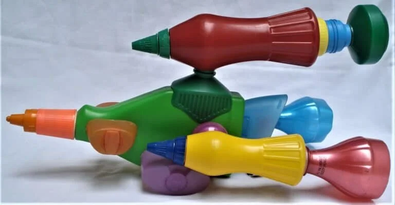 Du-recyclage-de-bouteilles-en-plastique-en-jouets-1.jpg