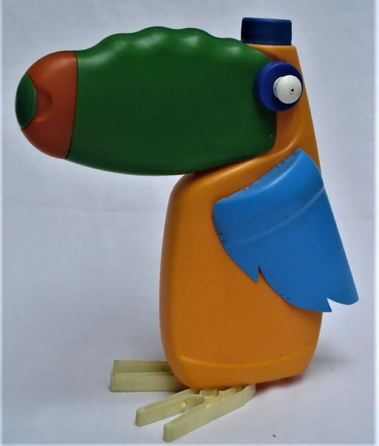 Du-recyclage-de-bouteilles-en-plastique-en-jouets-3.jpg