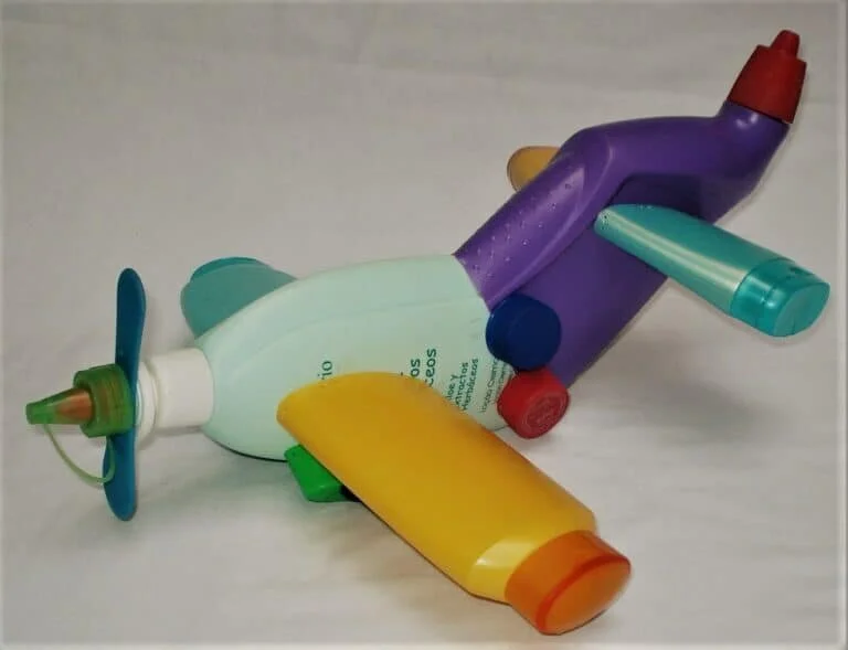 Du-recyclage-de-bouteilles-en-plastique-en-jouets-4.jpg