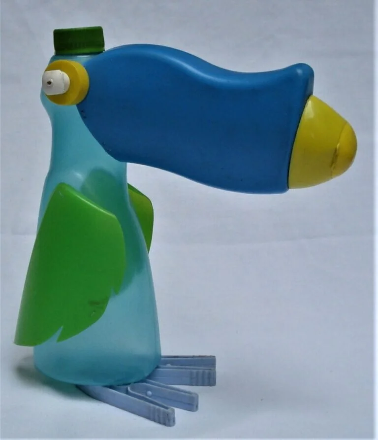 Du-recyclage-de-bouteilles-en-plastique-en-jouets-6.jpg