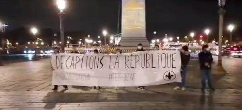 Jeudi 29 octobre 2020 dans la nuit, quelques zélés royalistes de l’Action française se sont rendus sur la place de la Concorde à Paris pour y faire un selfie avec une banderole titrée « Décapitons la République ».