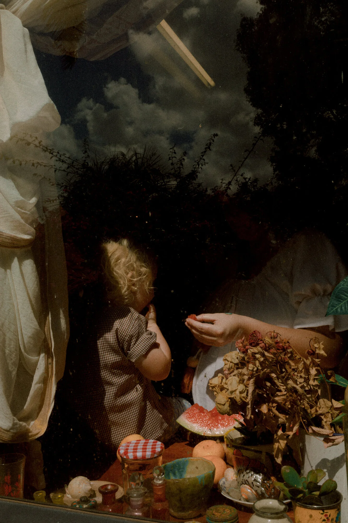 Abi and Marigold in the Kitchen © Lisa Sorgini