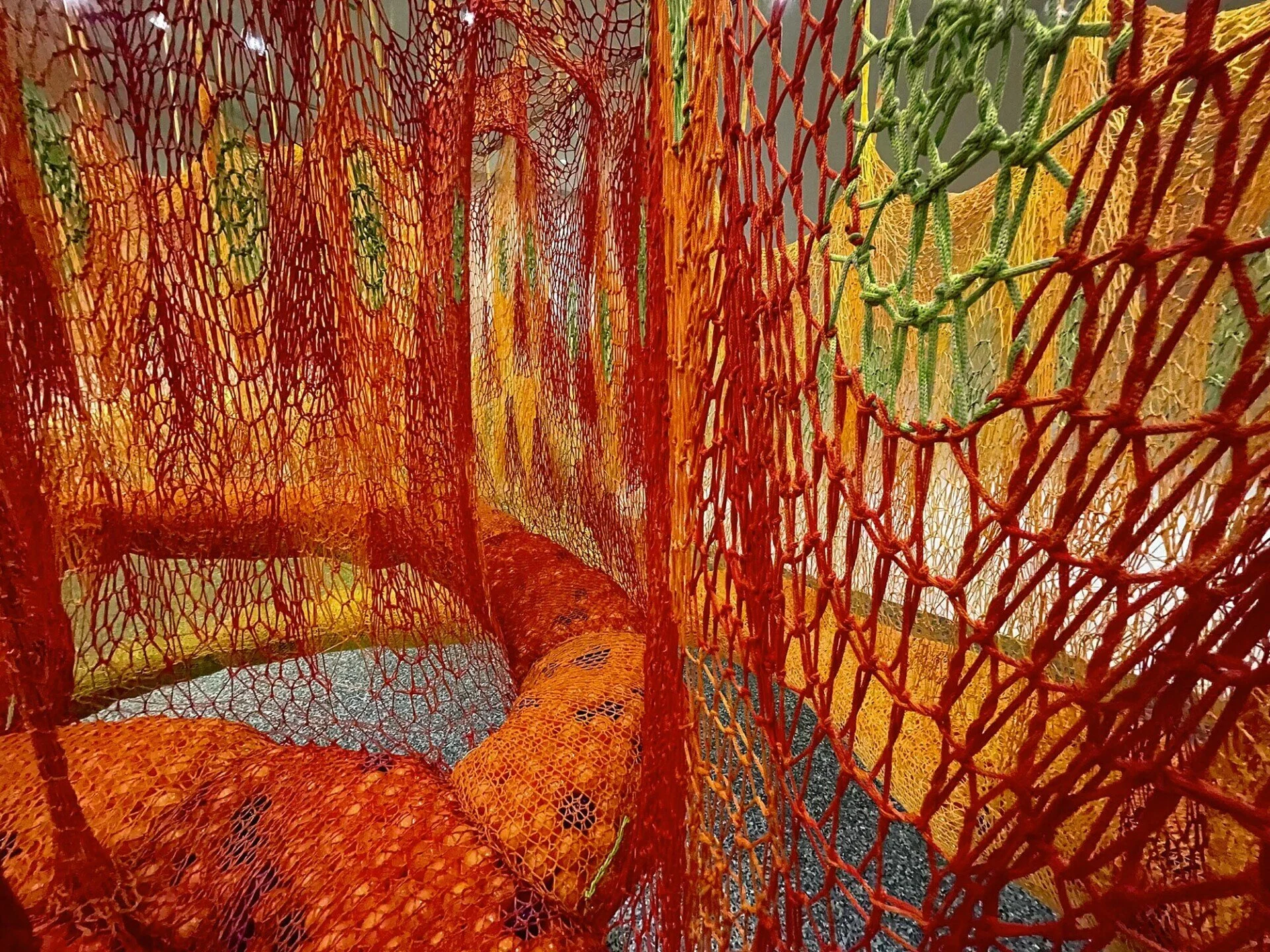 "SunForceOceanLife", le labyrinthe suspendu d'Ernesto Neto à Houston