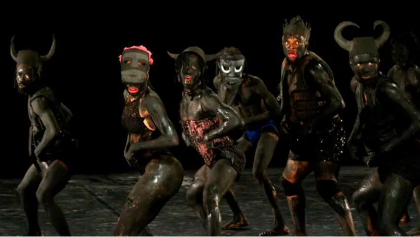 Qudus Onikeku réinvente le corps de Lagos par la danse à Beaubourg