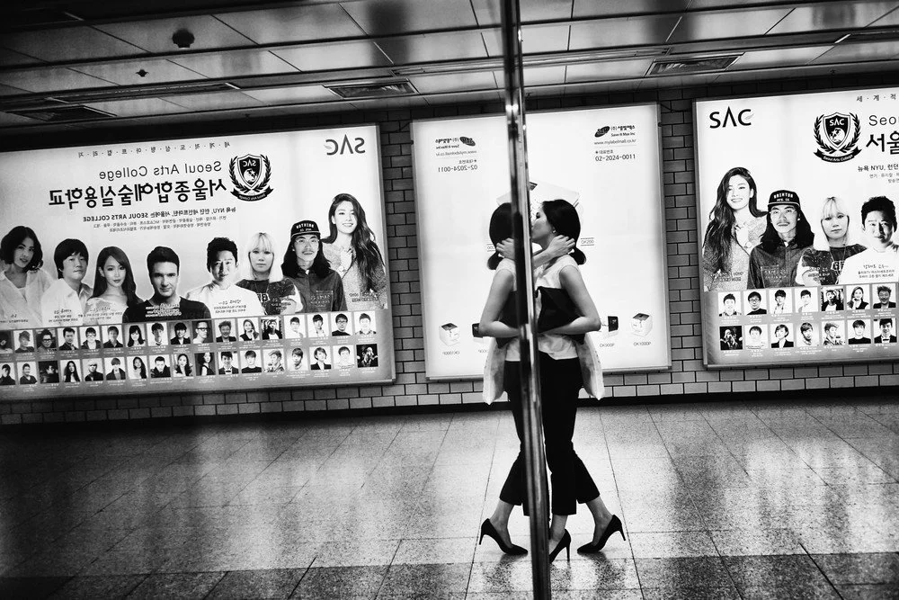Le métro de Séoul en noir et blanc dans les yeux d'Argus Paul Estabrook 
