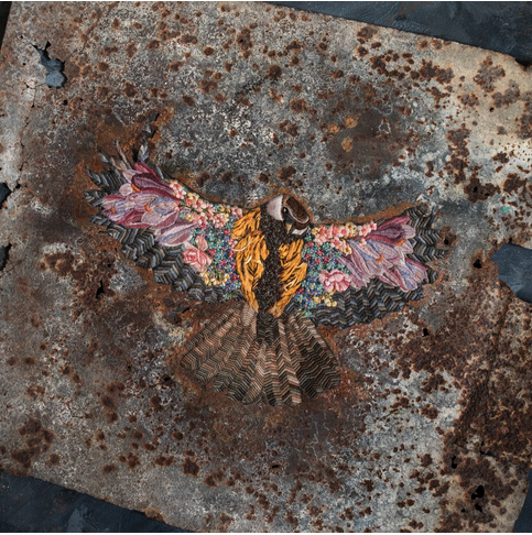 Les kintsugis de Diana Yevtukh stigmatisent l'invasion de l'Ukraine 