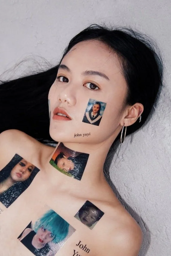 Skin on Skin :  John Yuyi joue le monde post-Net avec la peau 