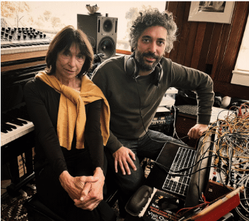 Des vagues (de Buchla) contre le Pacifique par Suzanne Ciani et Jonathan Fitoussi