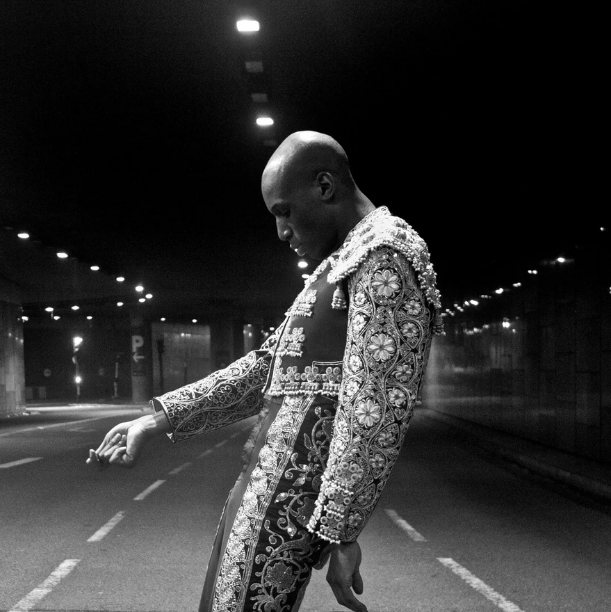 Oko Ebombo – voix magistrale et son d’aujourd’hui entre jazz, funk, rumba et downtempo