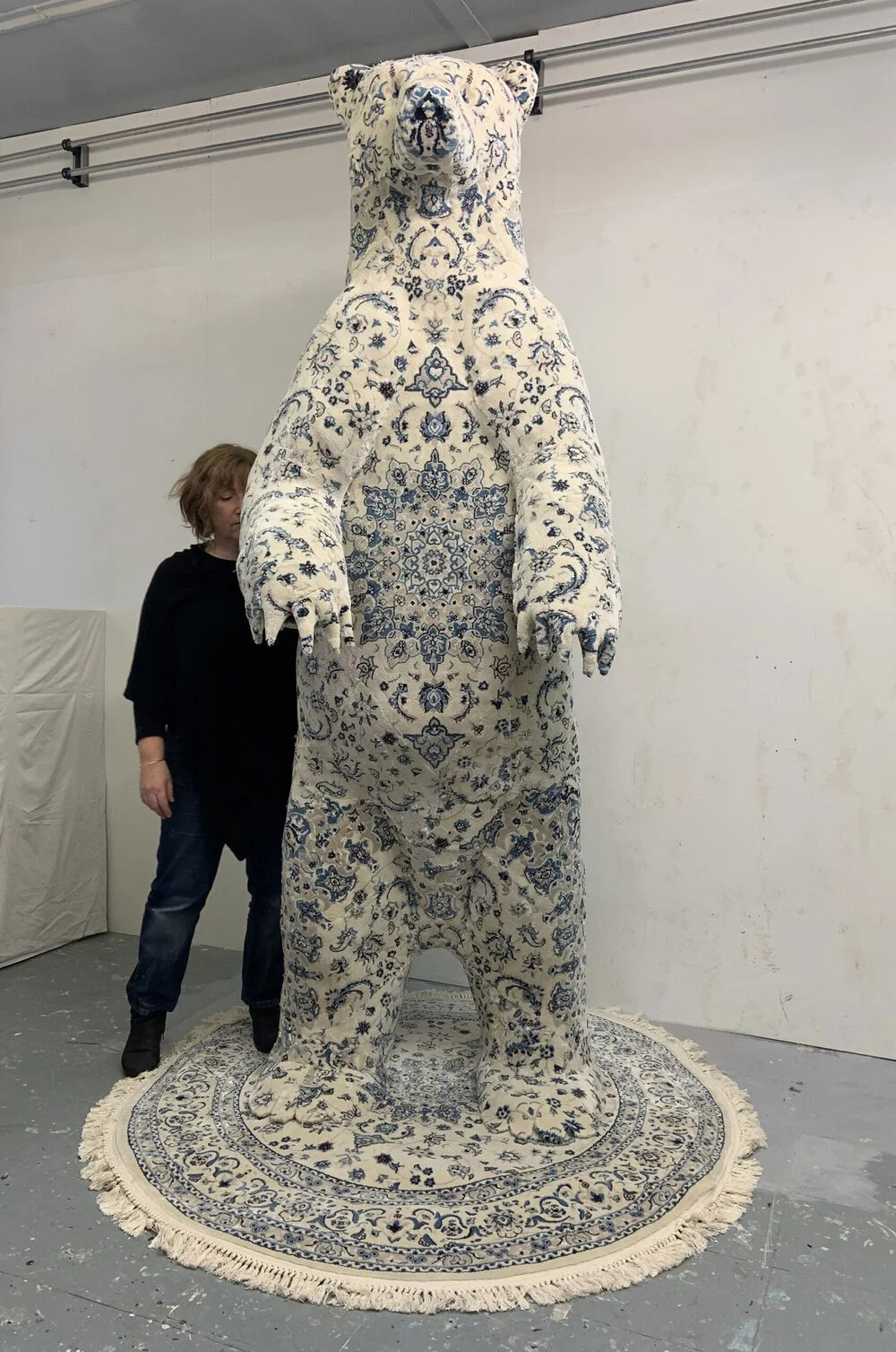 Chairway to Heaven : la danse sur le motif des sculptures de Debbie Lawson