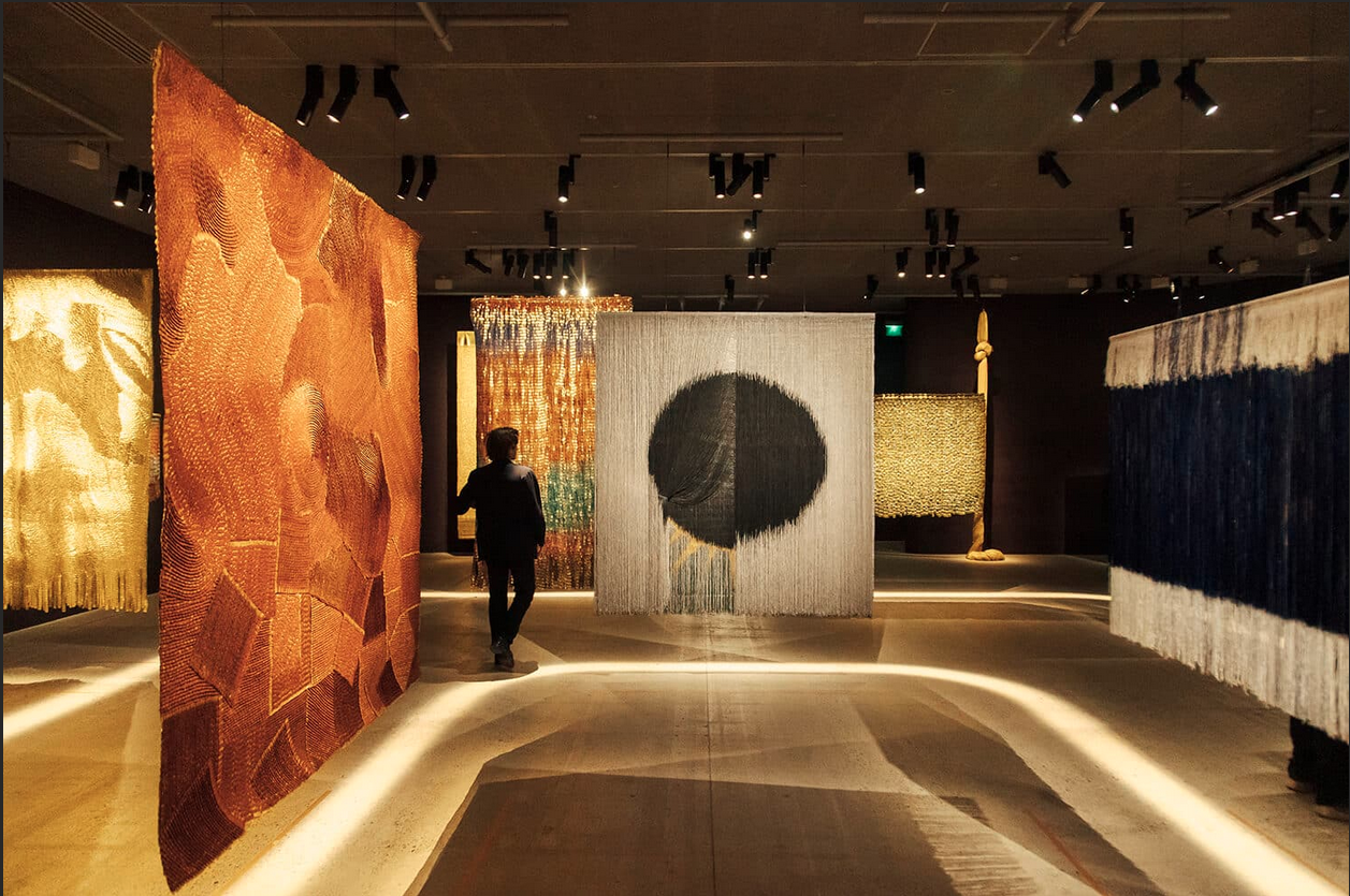 Le Fiber art colombien d'Olga de Amaral, textile tactile 