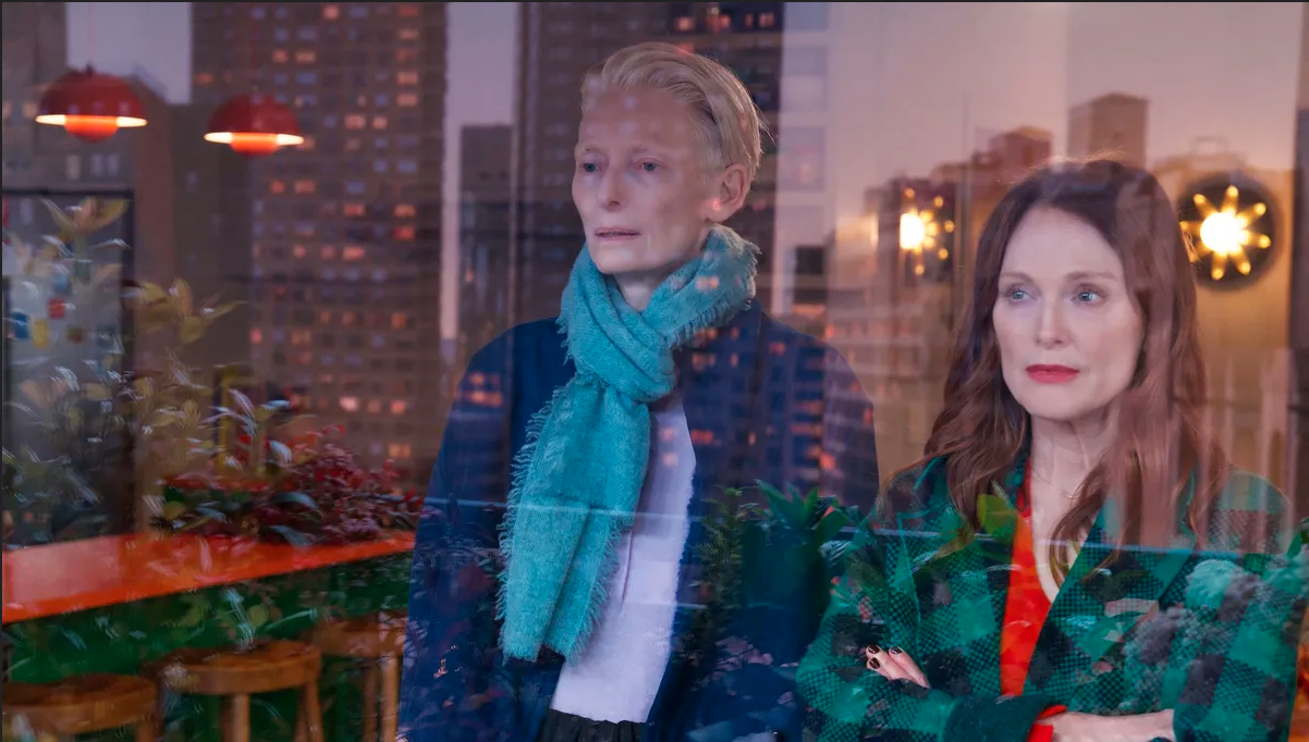 Les à-côtés de la chambre : quand Almodovar confond agonie et fashion week