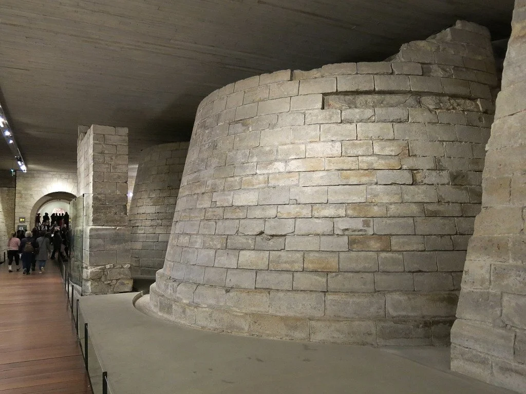 Nouvelle entrée du Louvre ? Par ici la sortie !