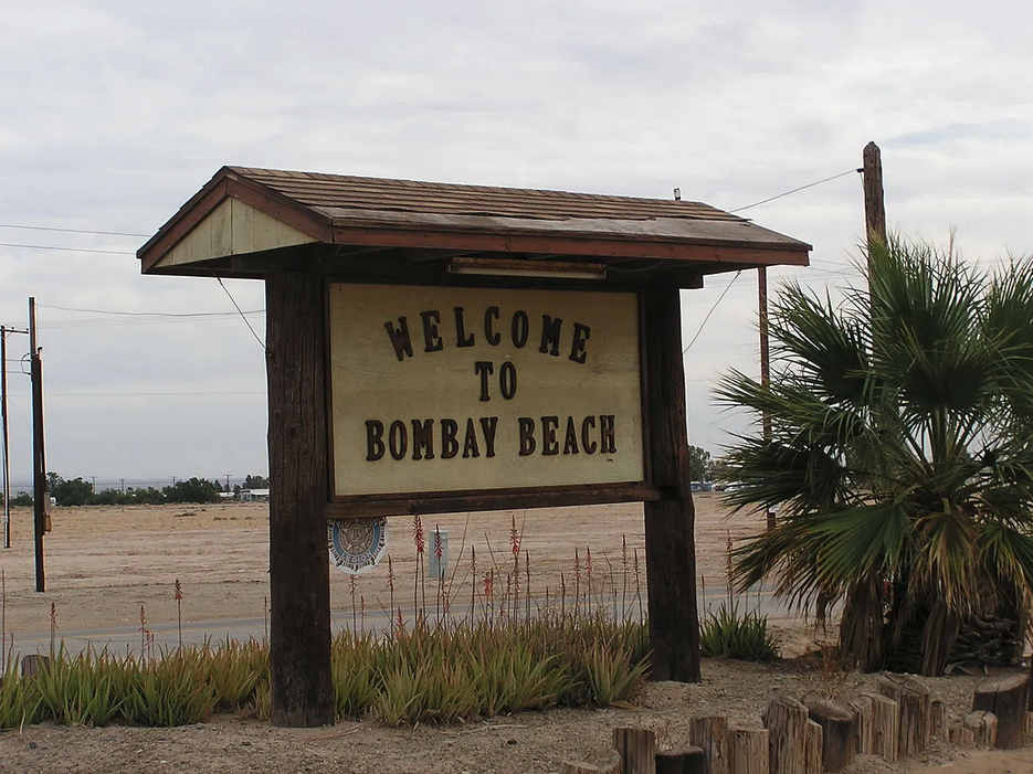 Bombay Beach : quand une ville fantôme renaît en galerie d’art au bord du Salton Sea