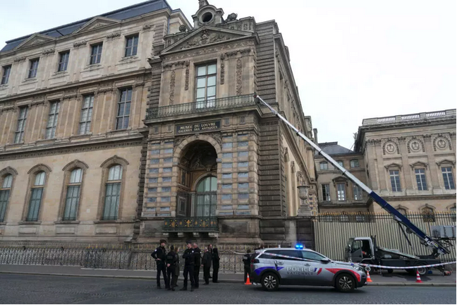 Faut-il brûler le Louvre ?  