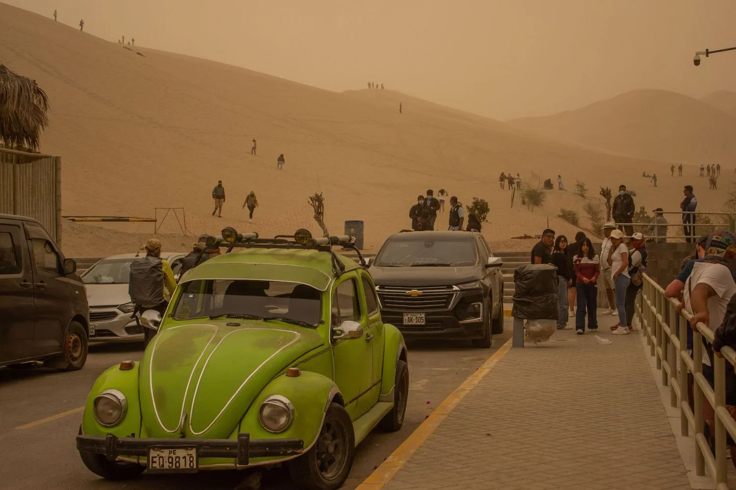 Quelque chose de la poussière de Lune Vuillemin (balaye la famille)