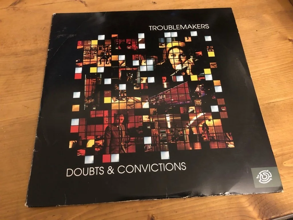 Les doutes et convictions des Troublemakers rééditées de frais chez Bizzy 