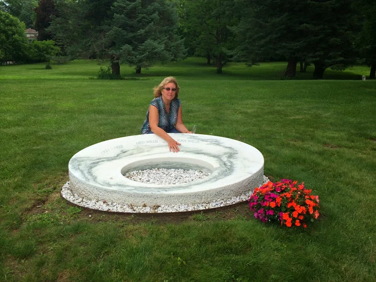 DESIGN FOR DEATH SITE PHOTOS