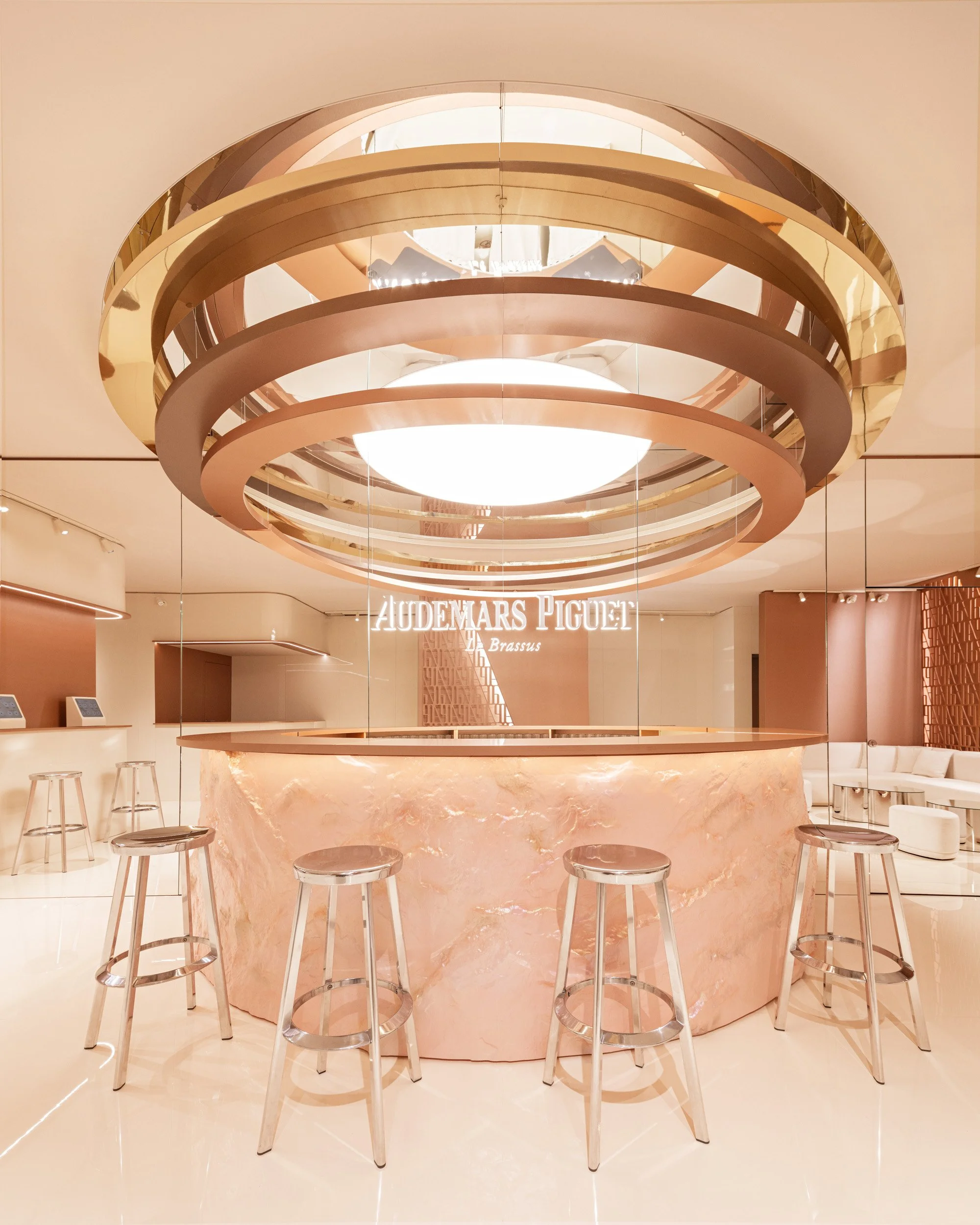 240607_GOLDENMAMA_AUDEMARSPIGUET_MILAN_©I.Mathie_0723-Panorama_2500px.jpg