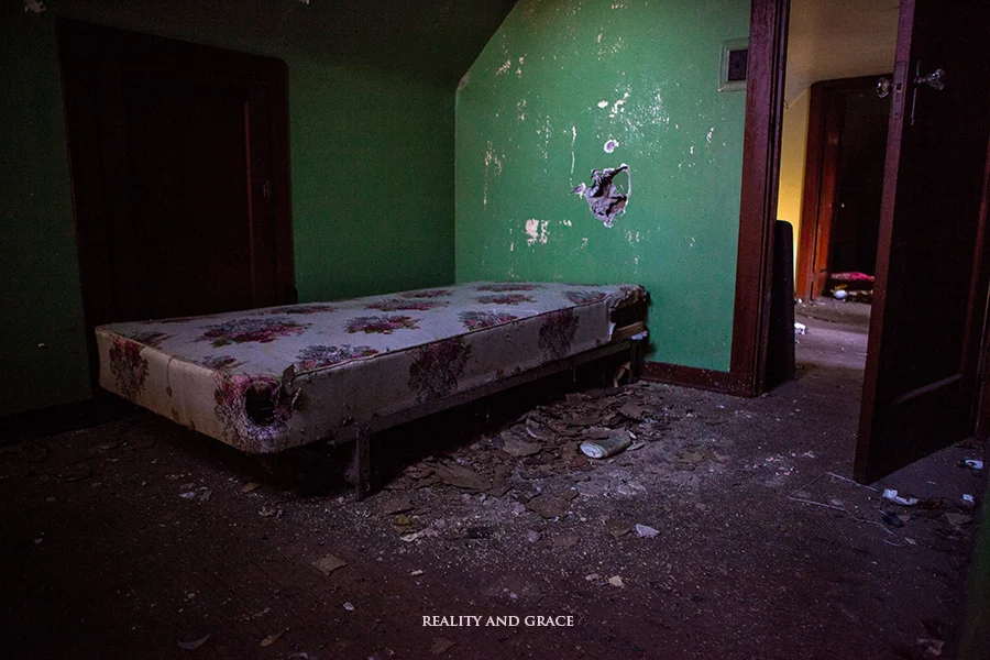 Bed 2_hwy30 sm.jpg