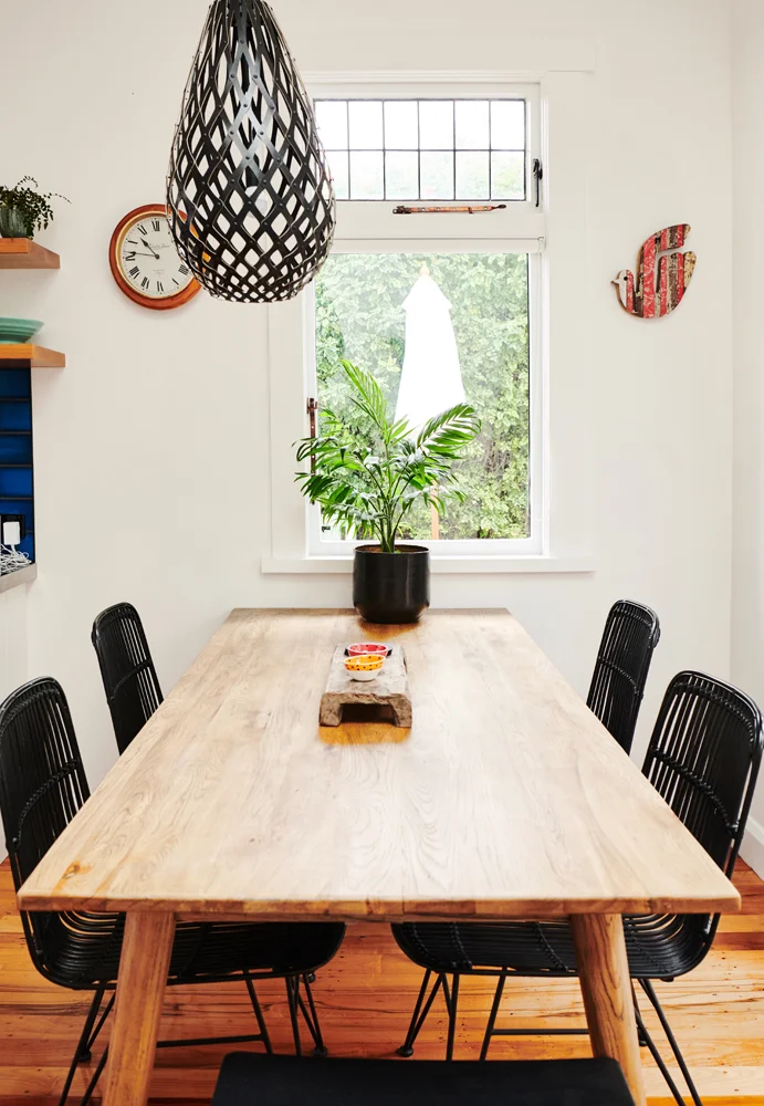 The dining table is one of our favourites in recycled oak | photo: Florence Charvin