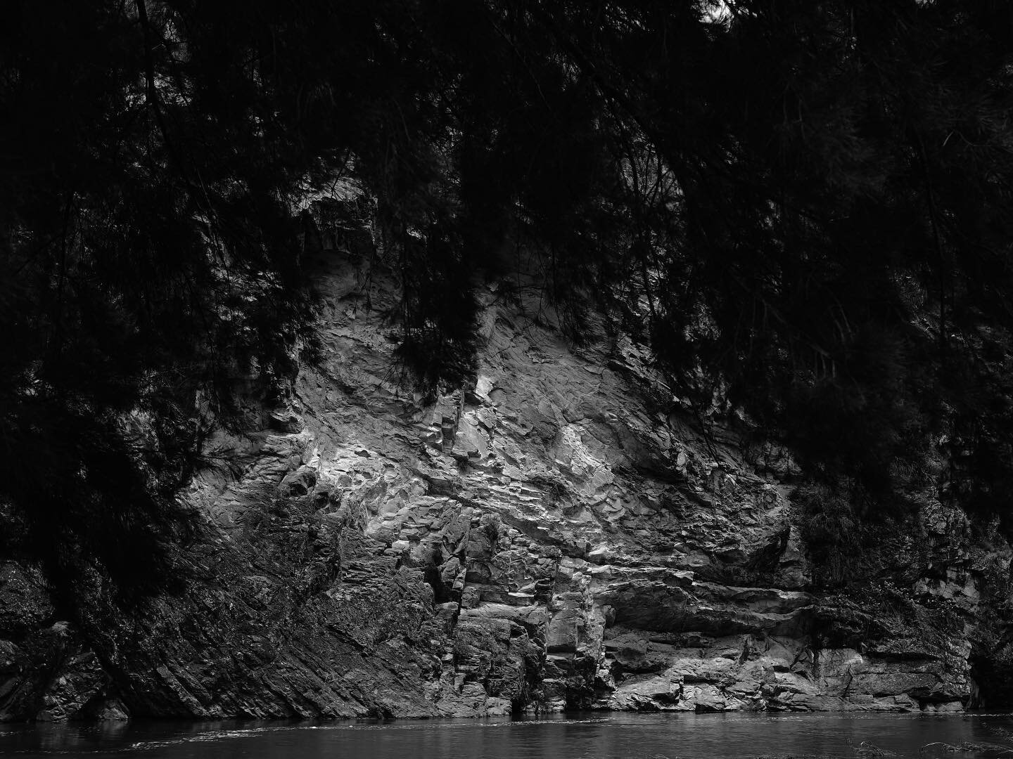 Geological forms around Wiradjuri

#geology #landscape #landscapephotography #documentary #documentaryphotography #rocks #water #flow #flowingwater #observations #blackandwhite #blackandwhitephotography #fineart #fineartphotography #nikon #nikonz5